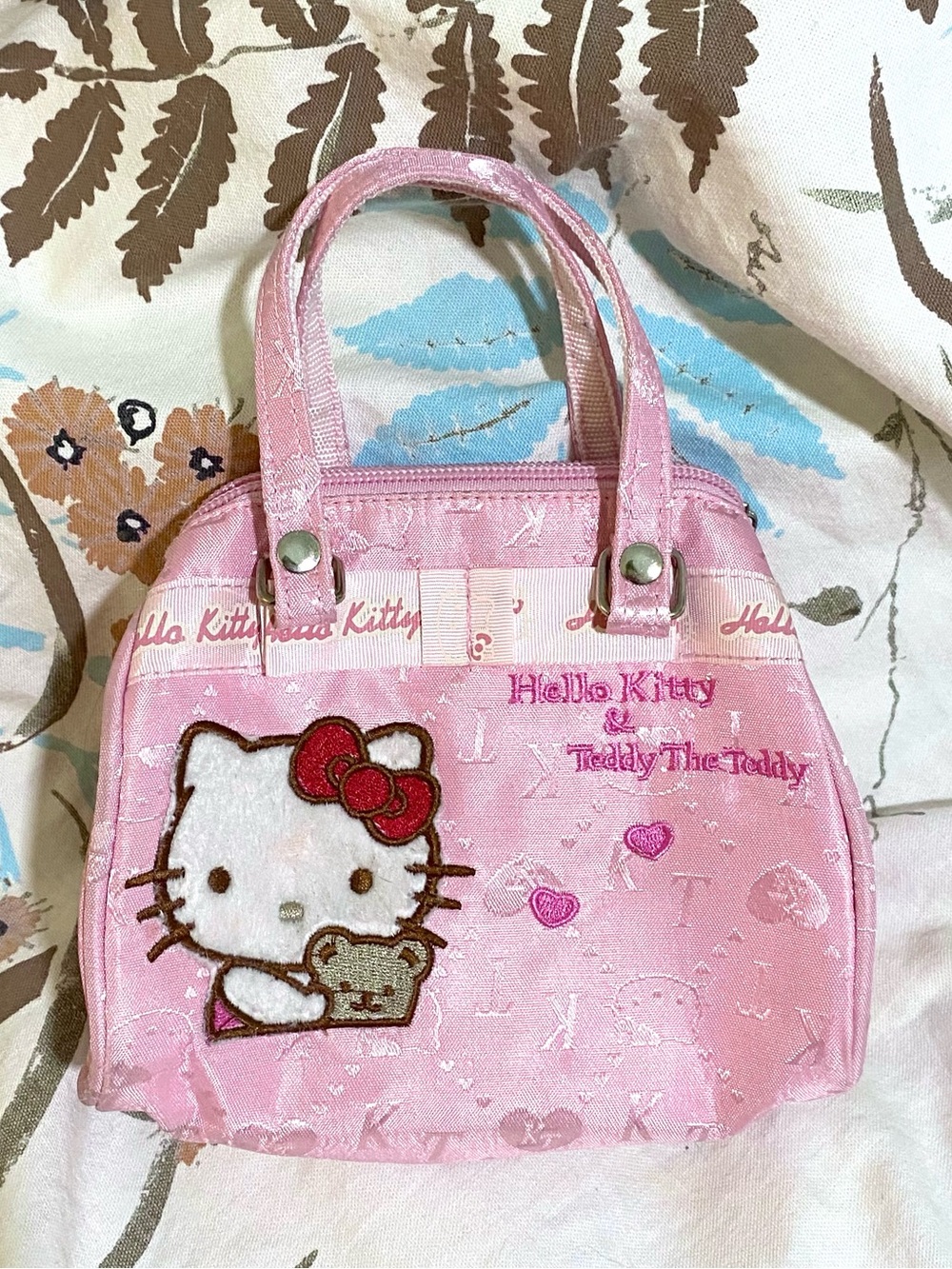Mini vintage 2000s hello kitty bag with detachable crossbody strap🎀 - Picture 1 of 14